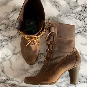 Timberland Size 9.5 Heeled Lace Up Boots